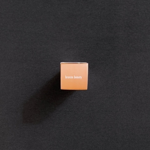 STILA Heaven’s Hue Hydro-Luminator Dewy Liquid Sheer Highlighter — Bronze Beauty - Picture 3 of 4